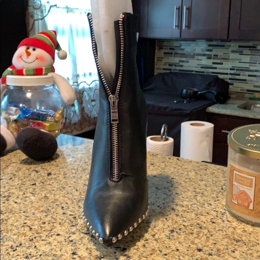 Heel boots